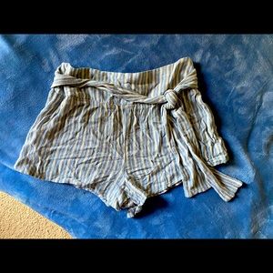 Billabong stretchy shorts